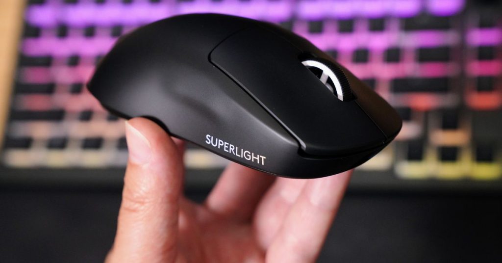 logitech g pro x superlight 2 sean hollister verge 005